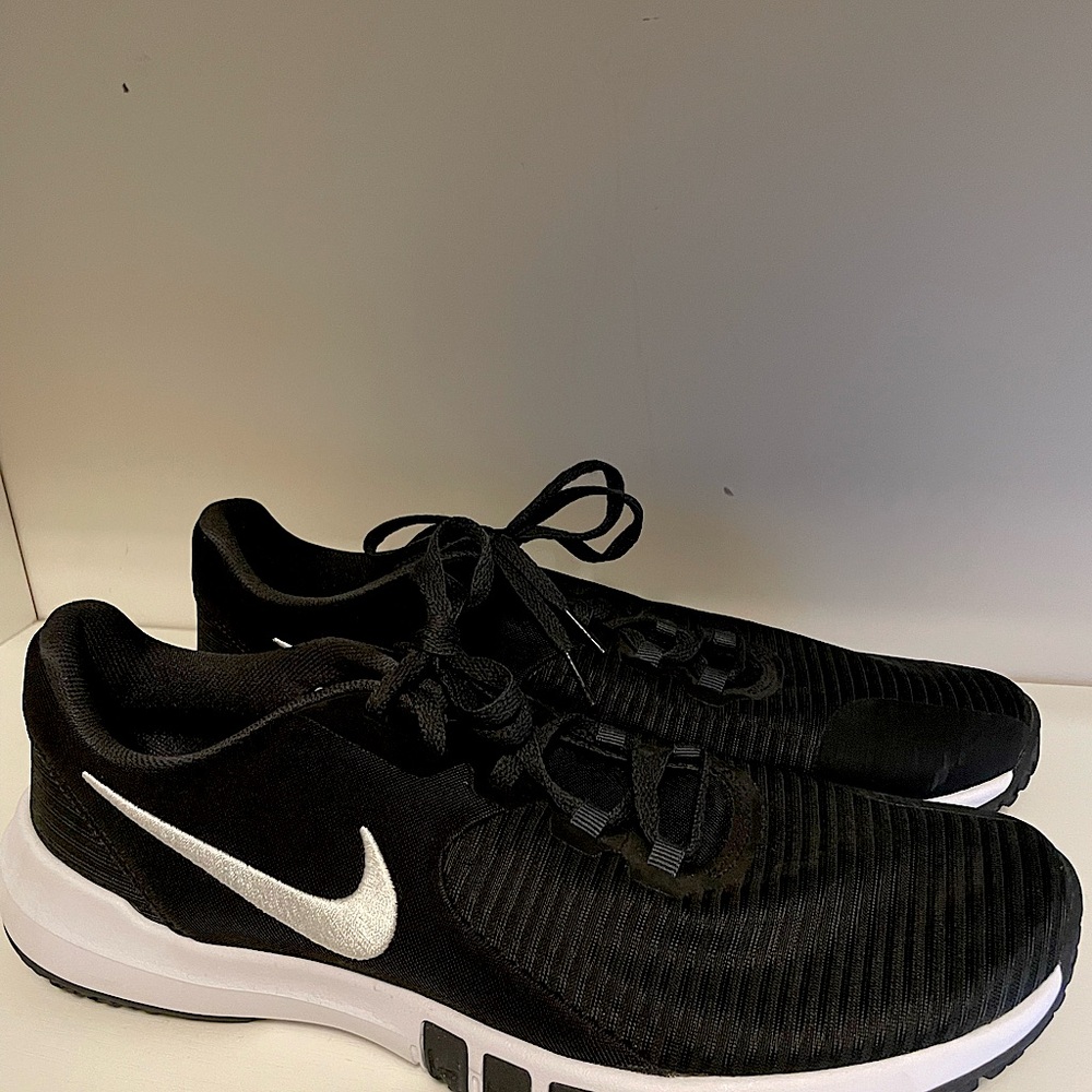 Men’s Nike training shoes brand new without a box never worn size 11 1/2.￼
